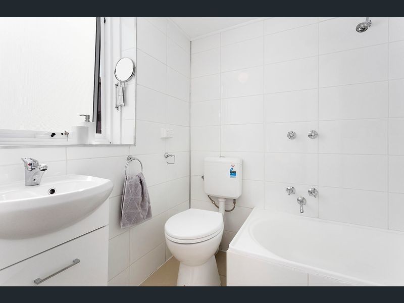 2/1 Fiona Court, St Kilda VIC 3182