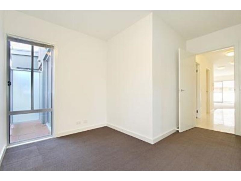 4/21 Lillimur Road, Ormond VIC 3204