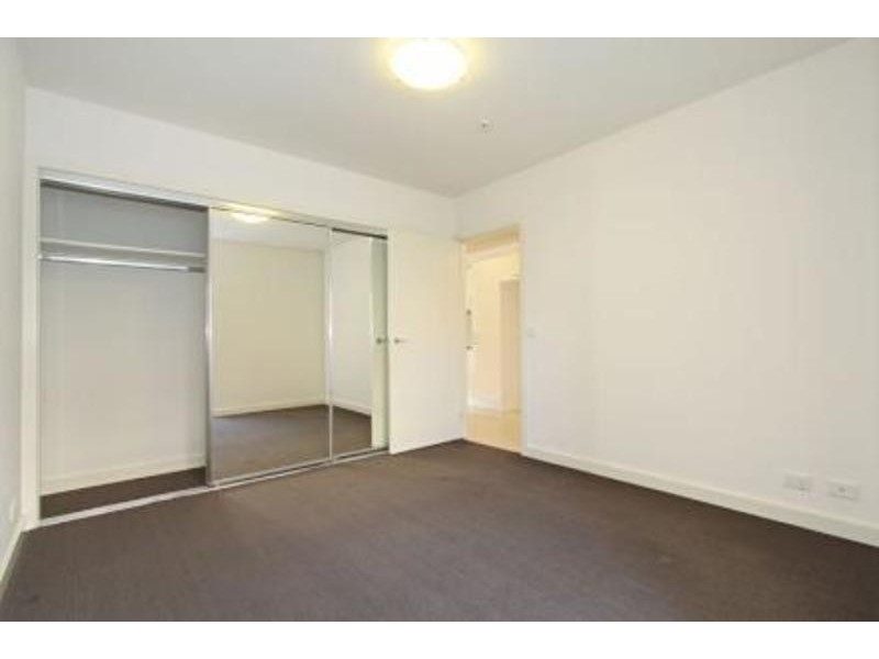 4/21 Lillimur Road, Ormond VIC 3204