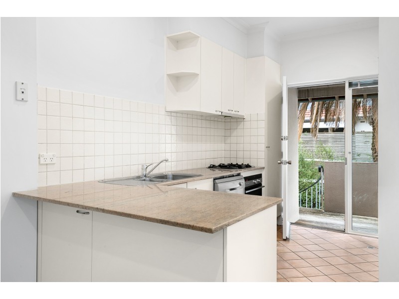 4/81 Mitford St, Elwood VIC 3184