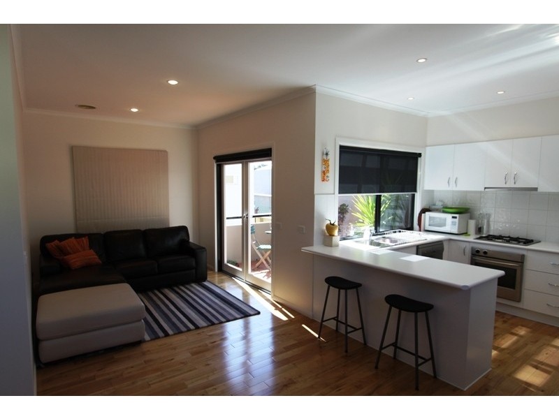 75 Rayner Lane, Kensington VIC 3031