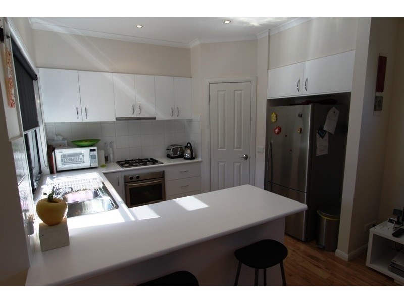 75 Rayner Lane, Kensington VIC 3031