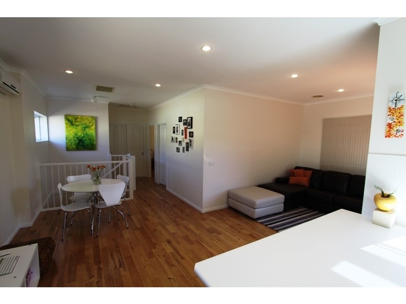 75 Rayner Lane, Kensington VIC 3031