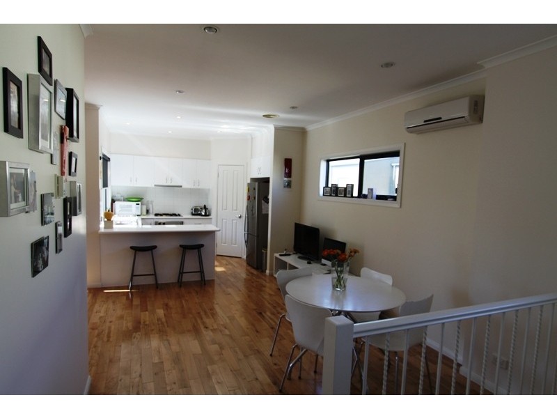 75 Rayner Lane, Kensington VIC 3031