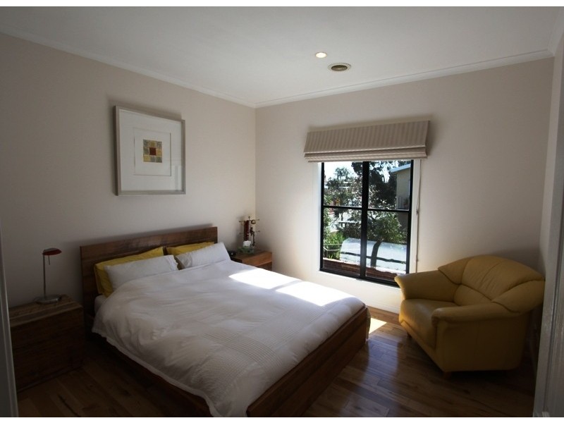 75 Rayner Lane, Kensington VIC 3031