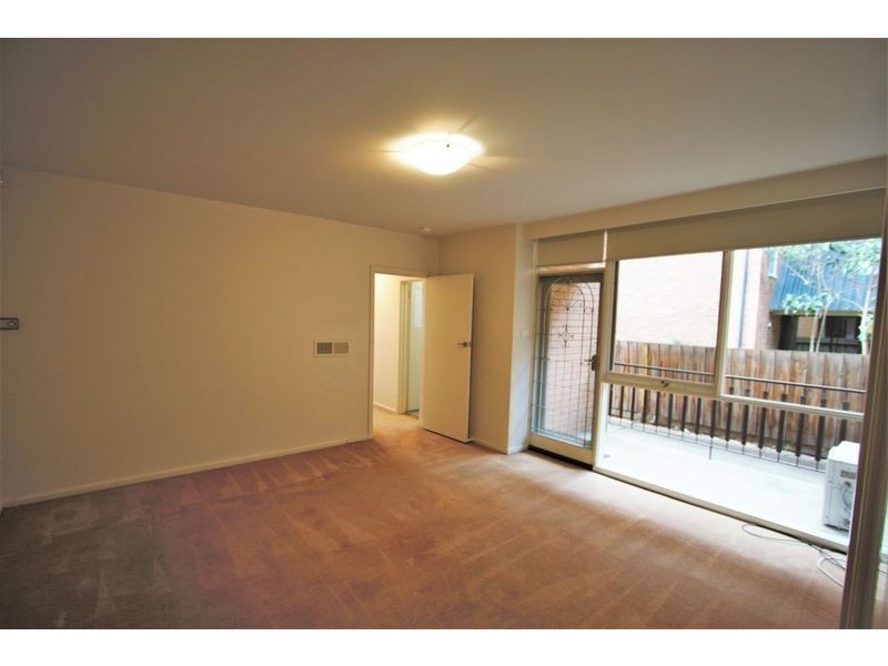 1/24 Hughenden Road, St Kilda East VIC 3183