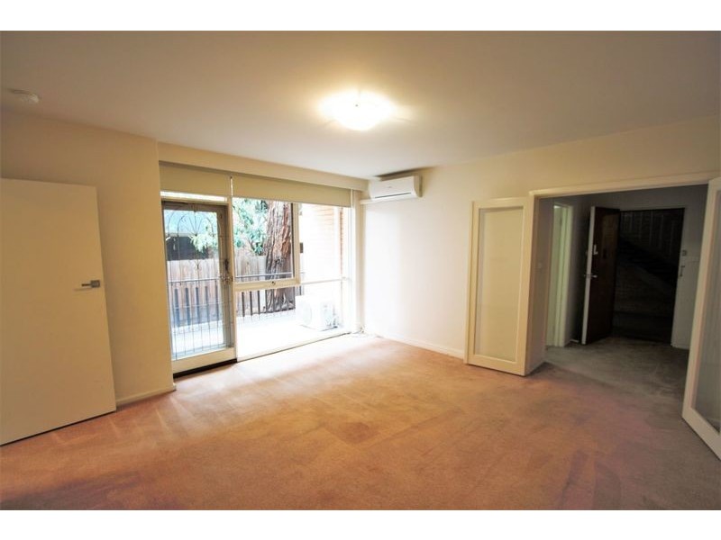 1/24 Hughenden Road, St Kilda East VIC 3183