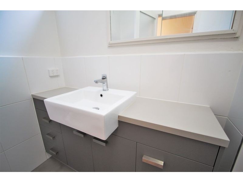 1/24 Hughenden Road, St Kilda East VIC 3183