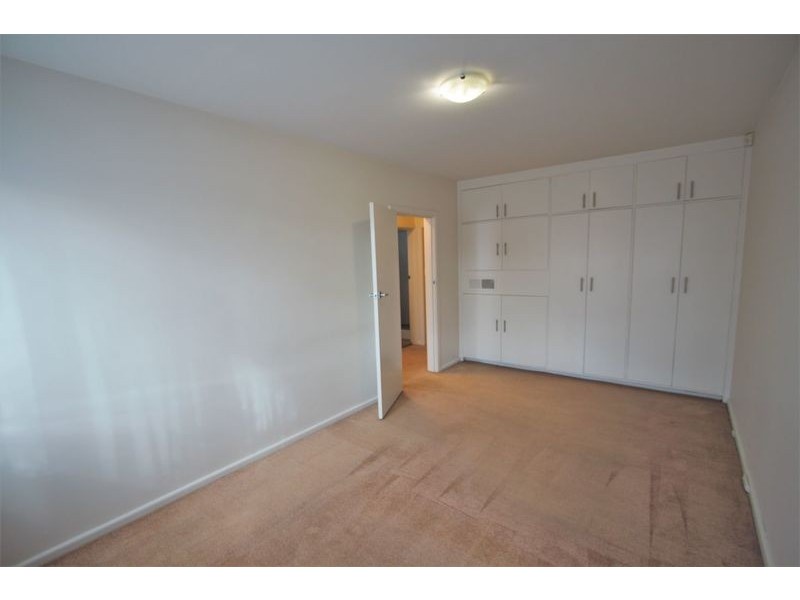 1/24 Hughenden Road, St Kilda East VIC 3183