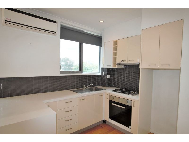 8/95 Carlisle, St Kilda VIC 3182