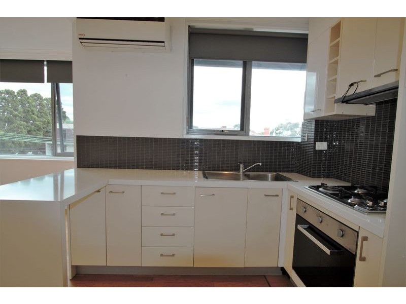 8/95 Carlisle, St Kilda VIC 3182