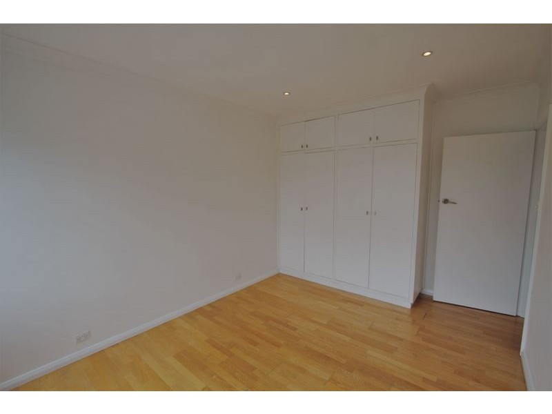 8/95 Carlisle, St Kilda VIC 3182