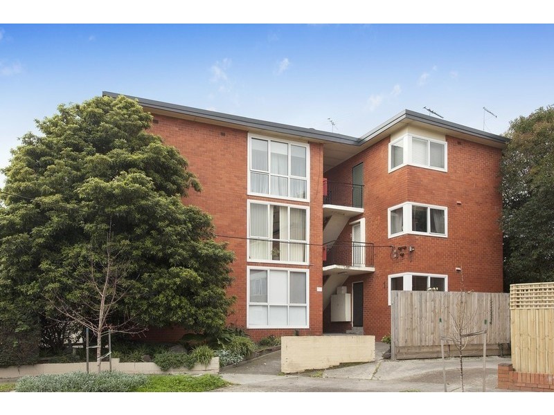 2/1 Fiona Court, St Kilda VIC 3182