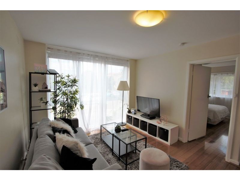 2/1 Fiona Court, St Kilda VIC 3182