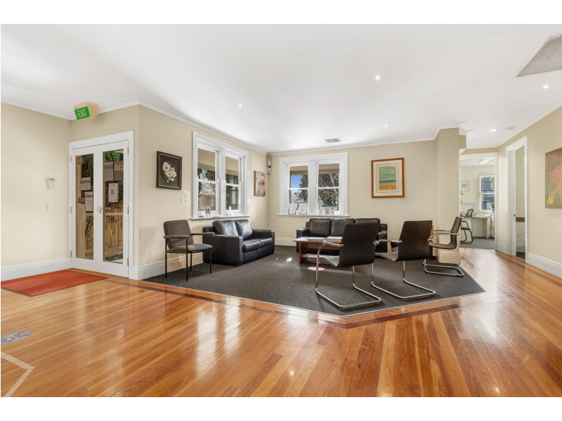 110 Bay Street, Brighton VIC 3186