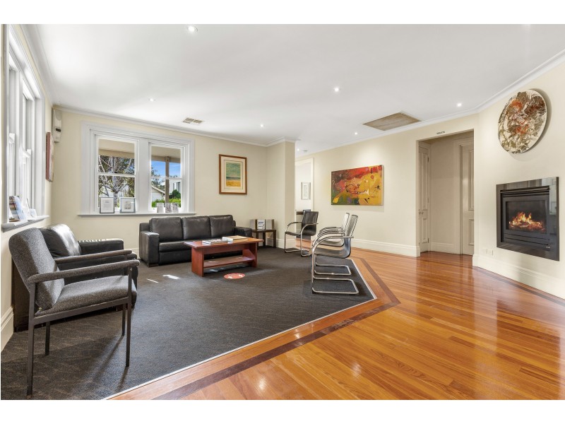 110 Bay Street, Brighton VIC 3186