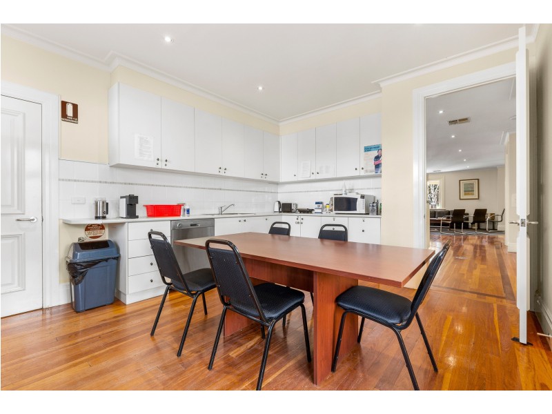 110 Bay Street, Brighton VIC 3186