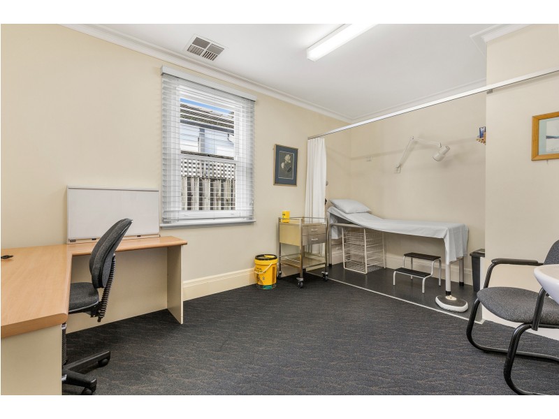 110 Bay Street, Brighton VIC 3186