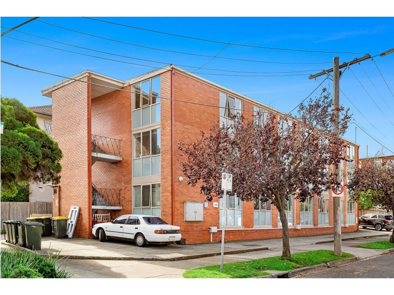 2/10 Marriott Street, St Kilda VIC 3182