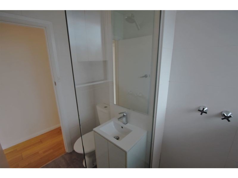 8/95 Carlisle, St Kilda VIC 3182