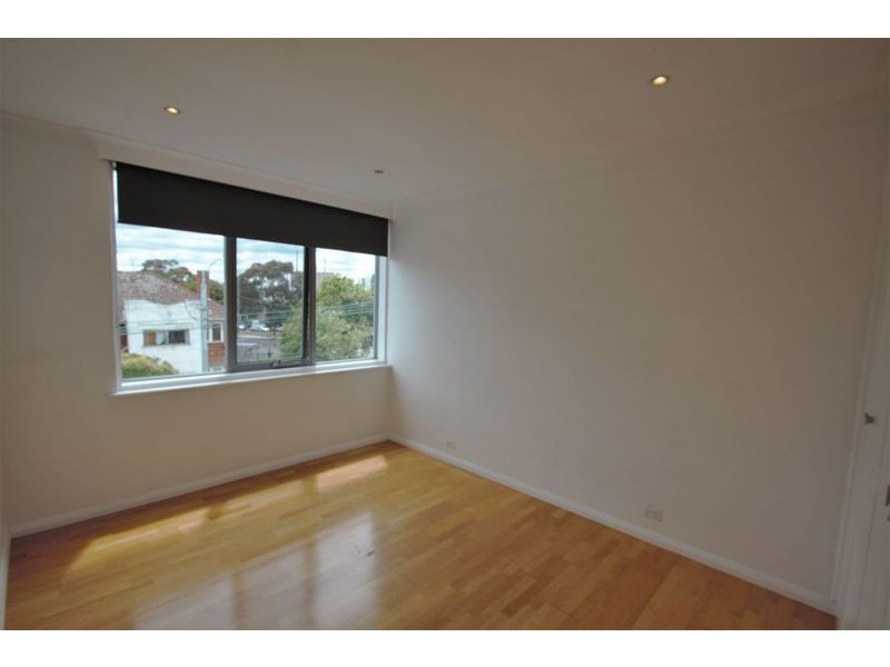 8/95 Carlisle, St Kilda VIC 3182