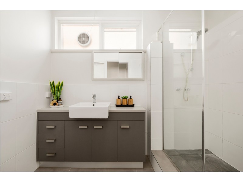 1/24 Hughenden Road, St Kilda East VIC 3183