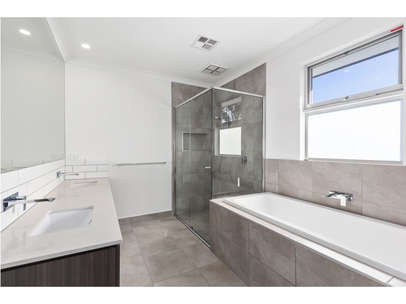 3B Kelly Ave, Hampton East VIC 3188