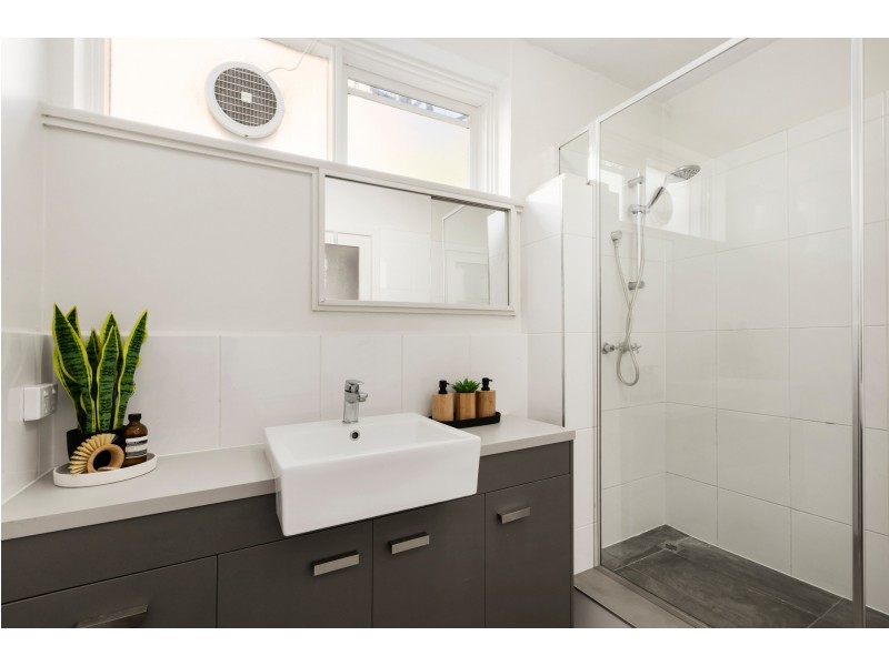 1/24 Hughenden Road, St Kilda East VIC 3183