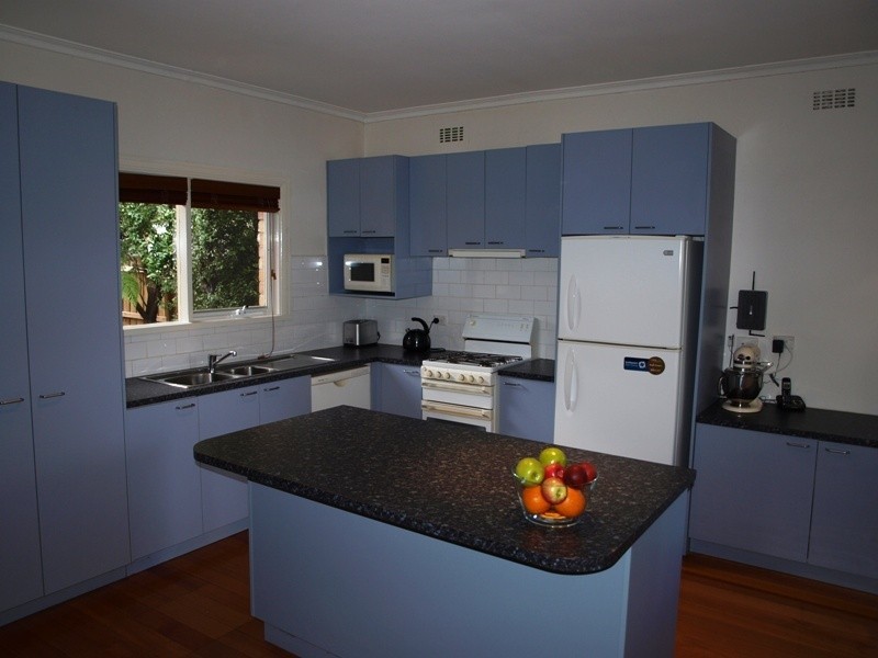 8 Porter Road, Carnegie VIC 3163