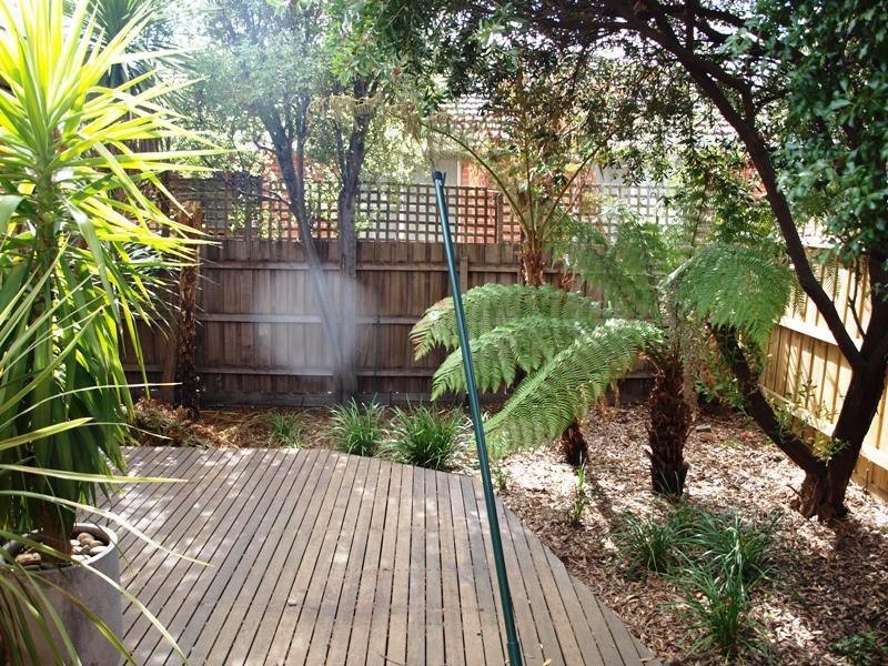 8 Porter Road, Carnegie VIC 3163