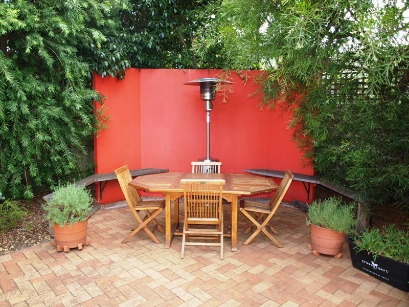 8 Porter Road, Carnegie VIC 3163