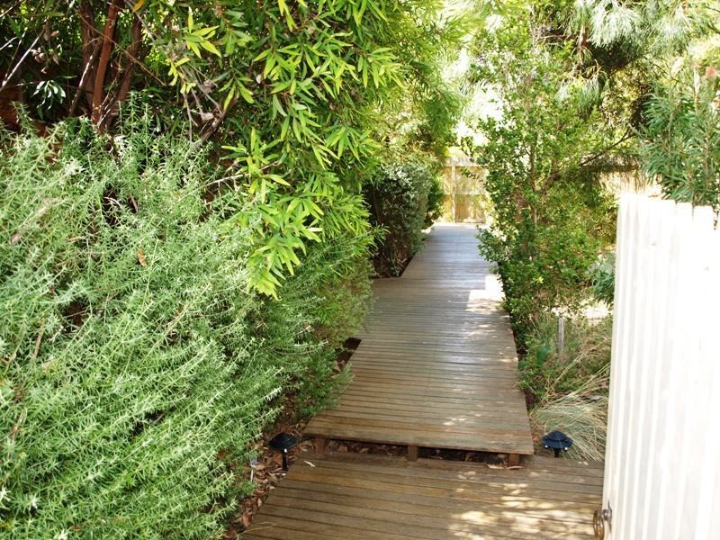 8 Porter Road, Carnegie VIC 3163