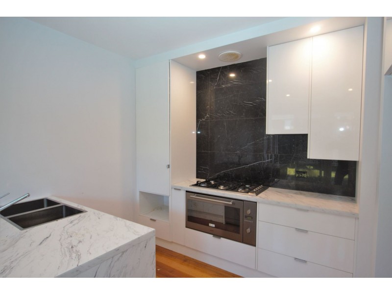 2/24 Wolseley Grove, Brighton VIC 3186