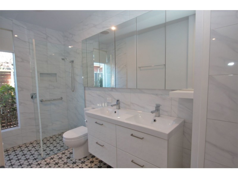 2/24 Wolseley Grove, Brighton VIC 3186