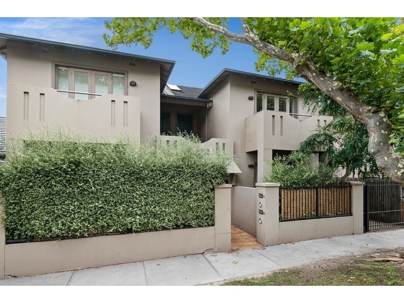2/81 Mitford Street, Elwood VIC 3184