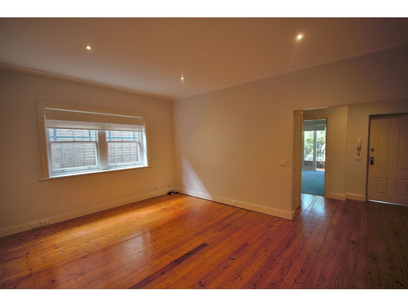 2/81 Mitford Street, Elwood VIC 3184