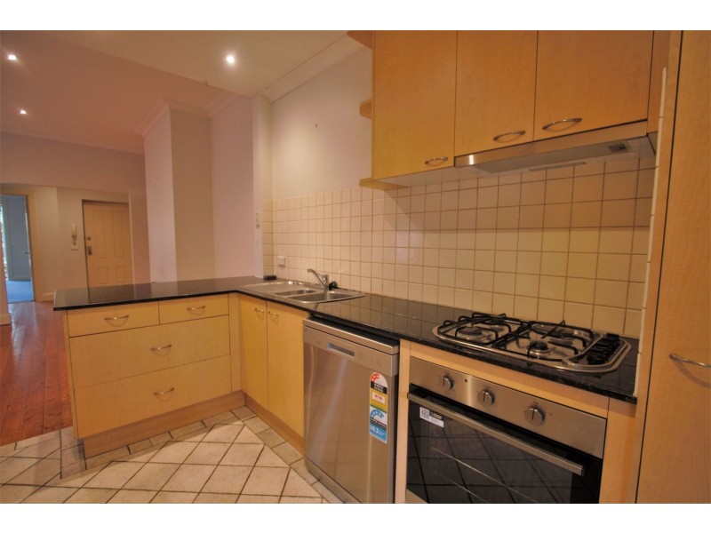 2/81 Mitford Street, Elwood VIC 3184