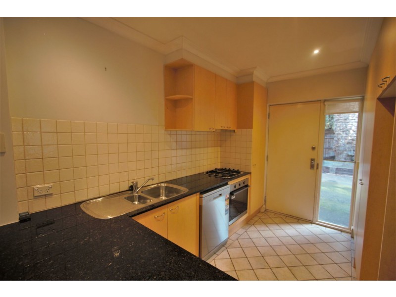 2/81 Mitford Street, Elwood VIC 3184