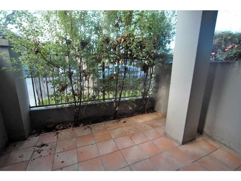 2/81 Mitford Street, Elwood VIC 3184