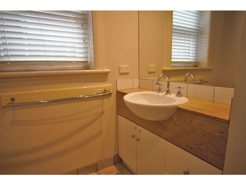 2/81 Mitford Street, Elwood VIC 3184