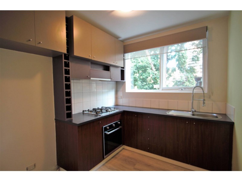 2/18 Burns Street, Elwood VIC 3184