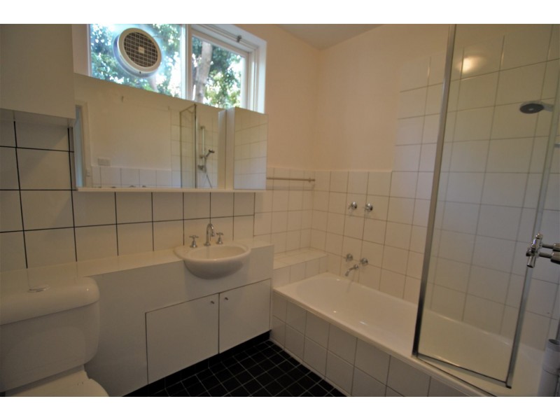 2/18 Burns Street, Elwood VIC 3184