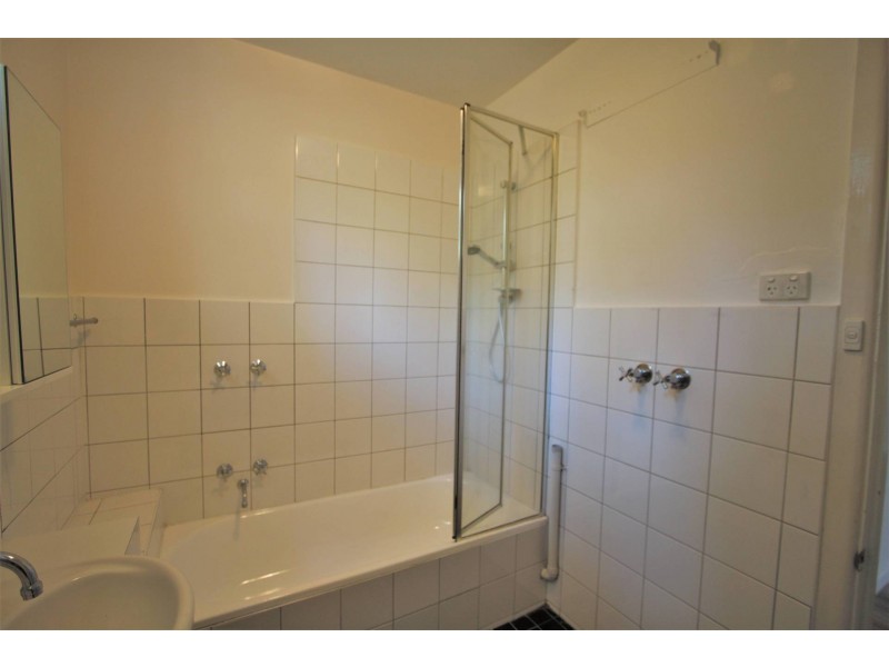 2/18 Burns Street, Elwood VIC 3184