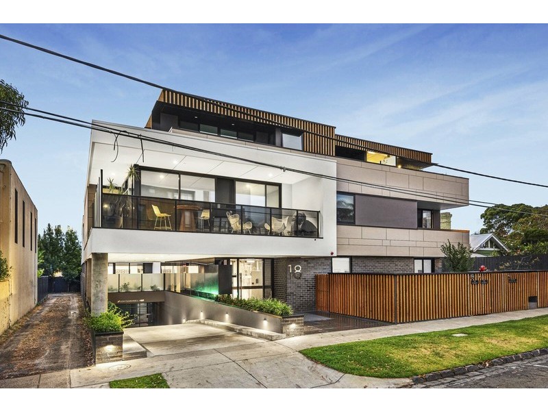 102/18 Railway Cr, Hampton VIC 3188