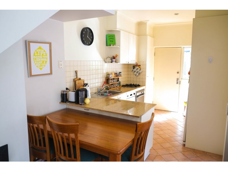 4/81 Mitford St, Elwood VIC 3184