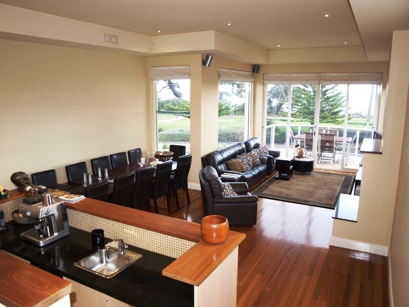 49  Beach Road, Hampton VIC 3188