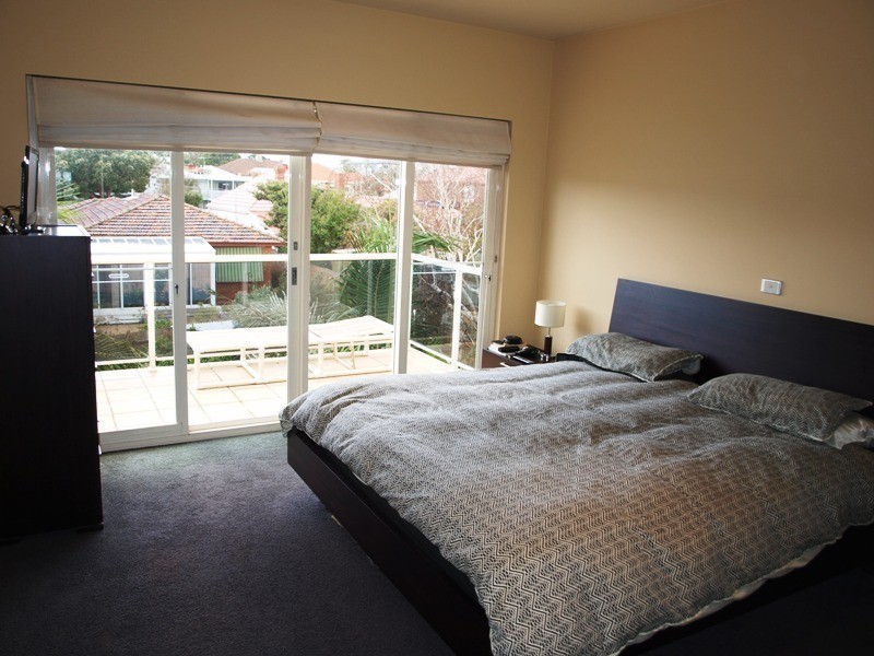 49  Beach Road, Hampton VIC 3188