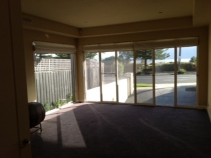 49  Beach Road, Hampton VIC 3188