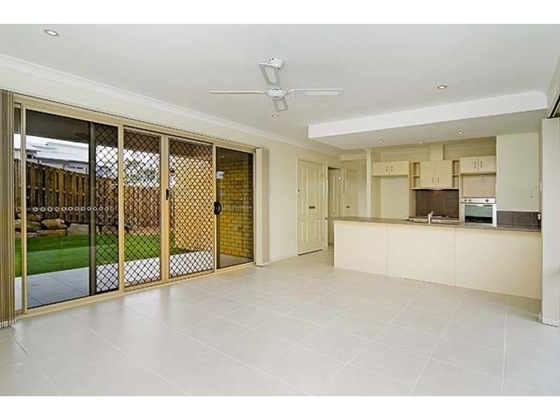 2/10 Amaray Drive, Upper Coomera QLD 4209