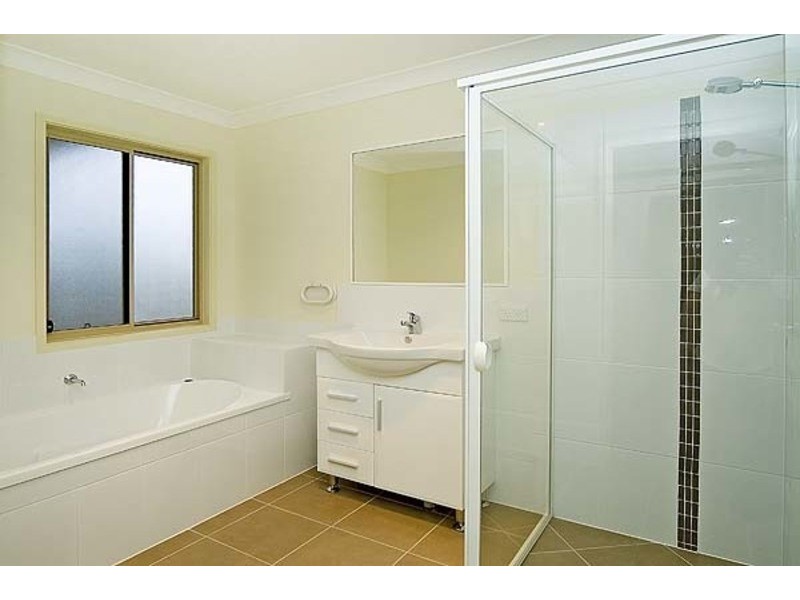 2/10 Amaray Drive, Upper Coomera QLD 4209